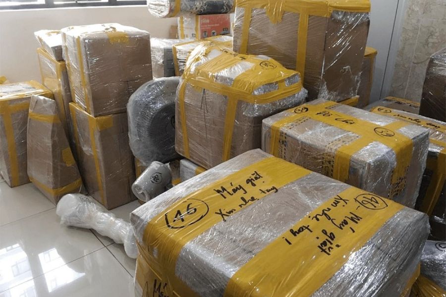 Đồ đạc được bọc cẩn thận trước khi vận chuyển nhà giá rẻ Hà Nội
