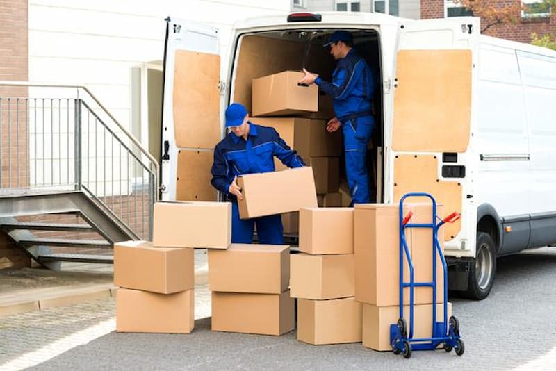 Khi chuyển về nhà mới bạn nên thuê một đơn vị chuyển nhà trọn gói uy tín