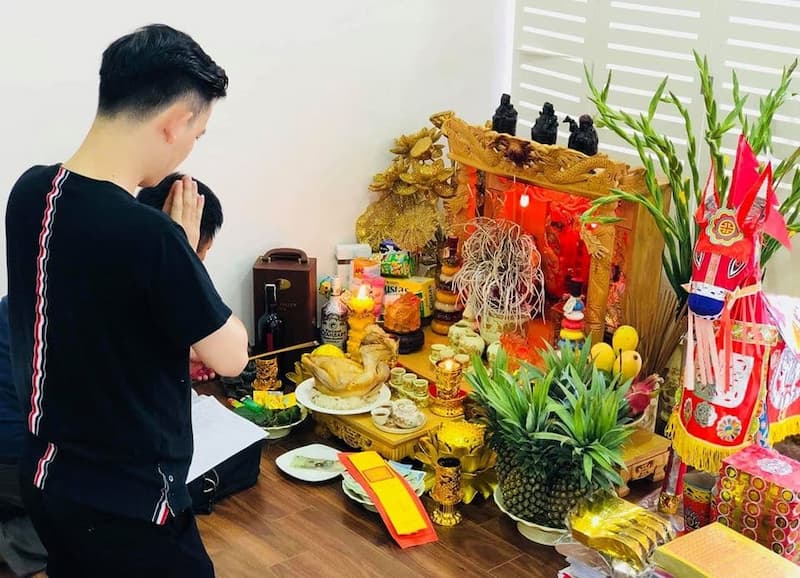 Cúng tạ lễ khi đã chuyển bàn thờ Thần Tài về vị trí mới