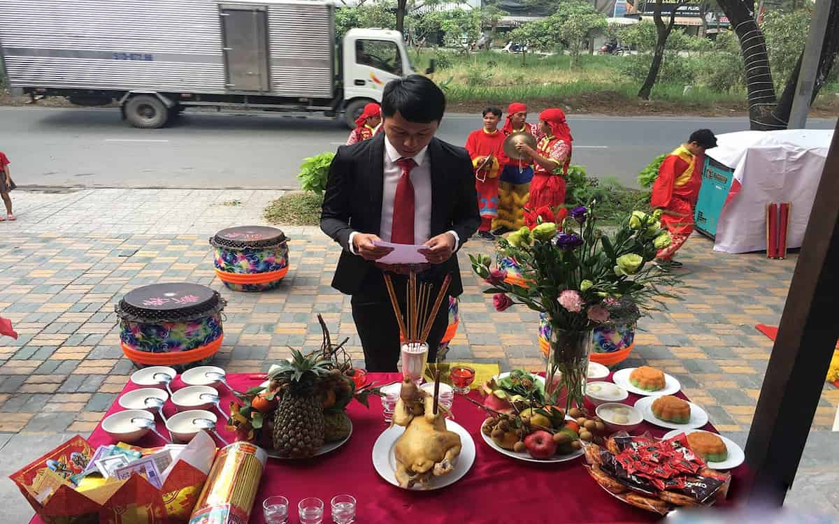 Đọc văn khấn làm lễ xin chuyển bàn thờ khi sửa nhà