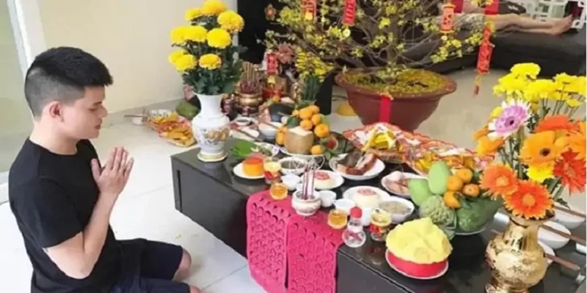 Chuẩn bị đầy đủ vật phẩm làm lễ cúng