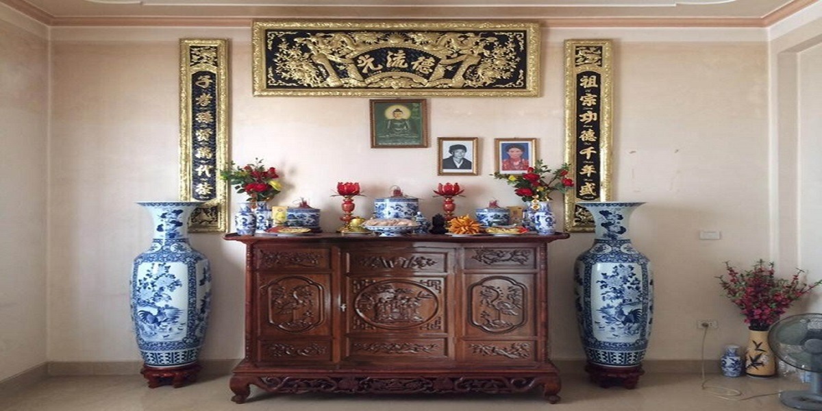Thường xuyên lau chùi, dọn dẹp bàn thờ sạch sẽ, gọn gàng